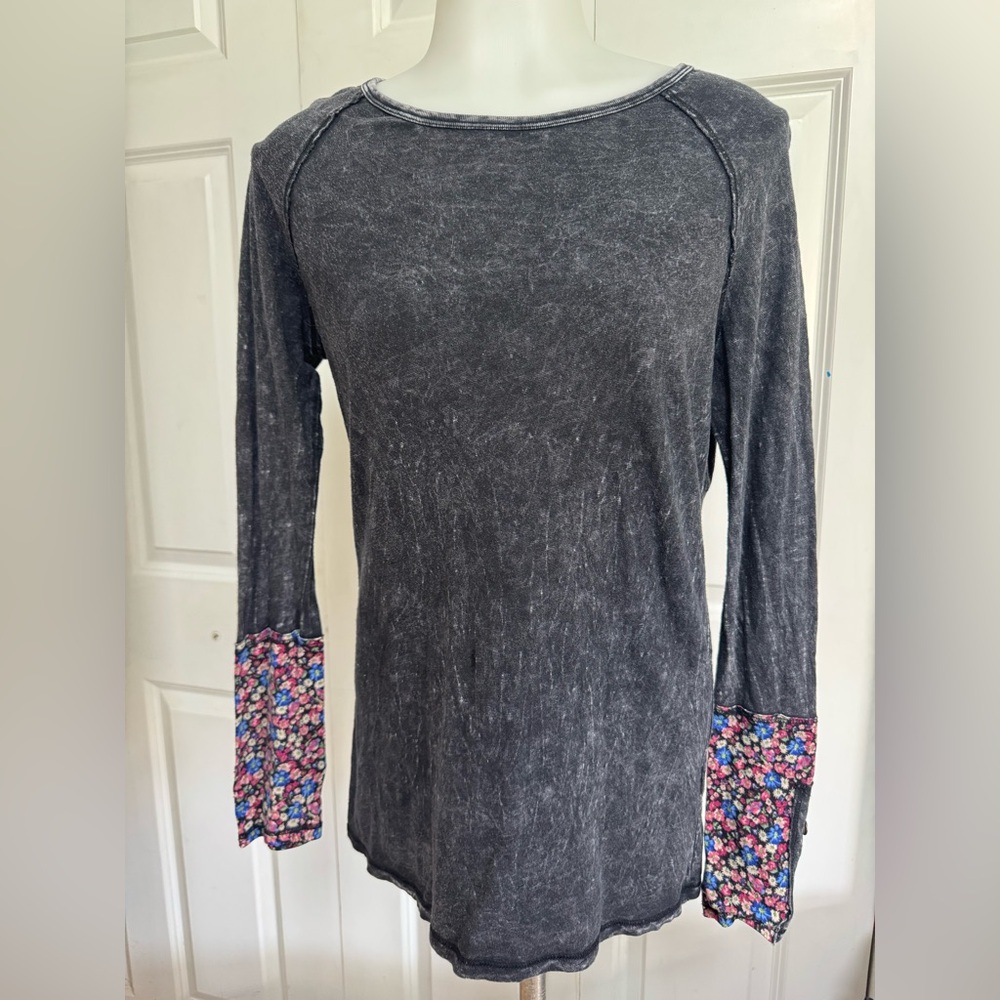 Able Black T with Pink/purple floral Sleeve -Tshirt S - Picture 5 of 5